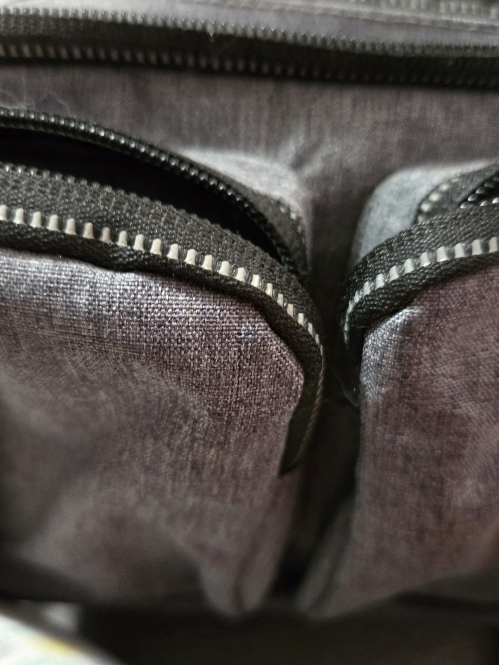 Women’s Crossbody Bag in Charcoal Gray